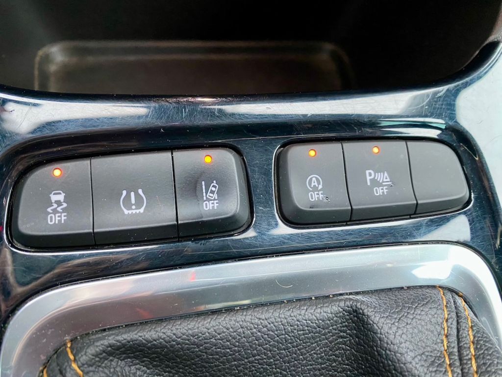 Fahrzeugabbildung Opel Crossland X 1.2 Selection AAC ISOFIX PDC SHZ GRA