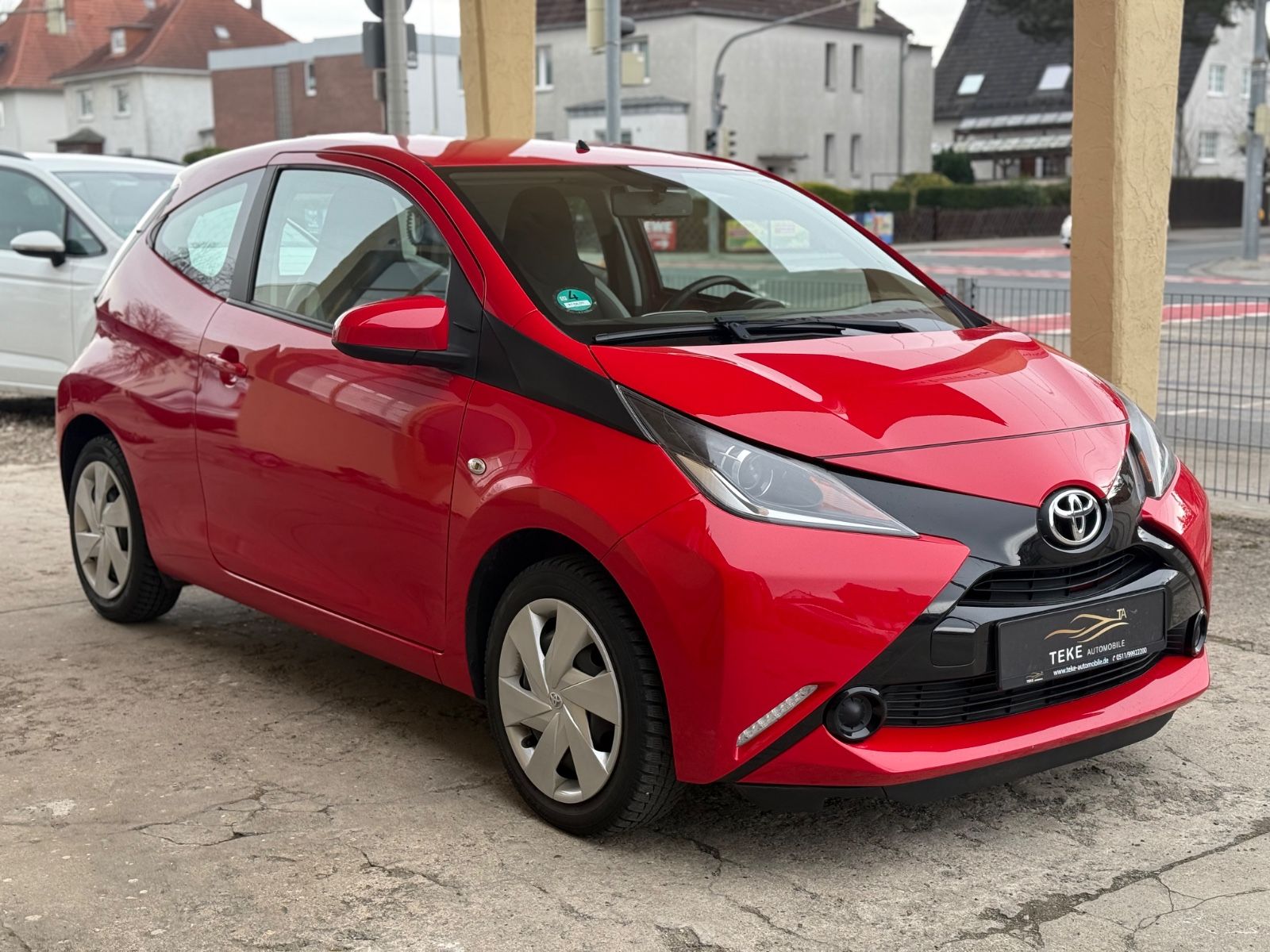 Aygo AYGO x-play Automatik|85Tkm|Scheckheft