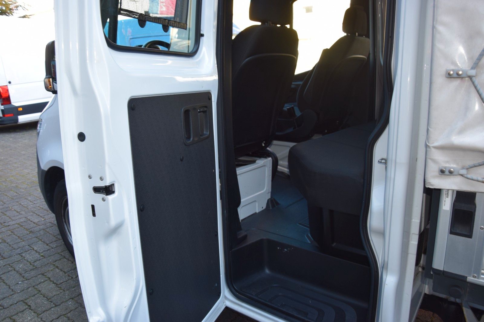 Fahrzeugabbildung Mercedes-Benz Sprinter III Pritsche DoKa Plane Tempomat Klima