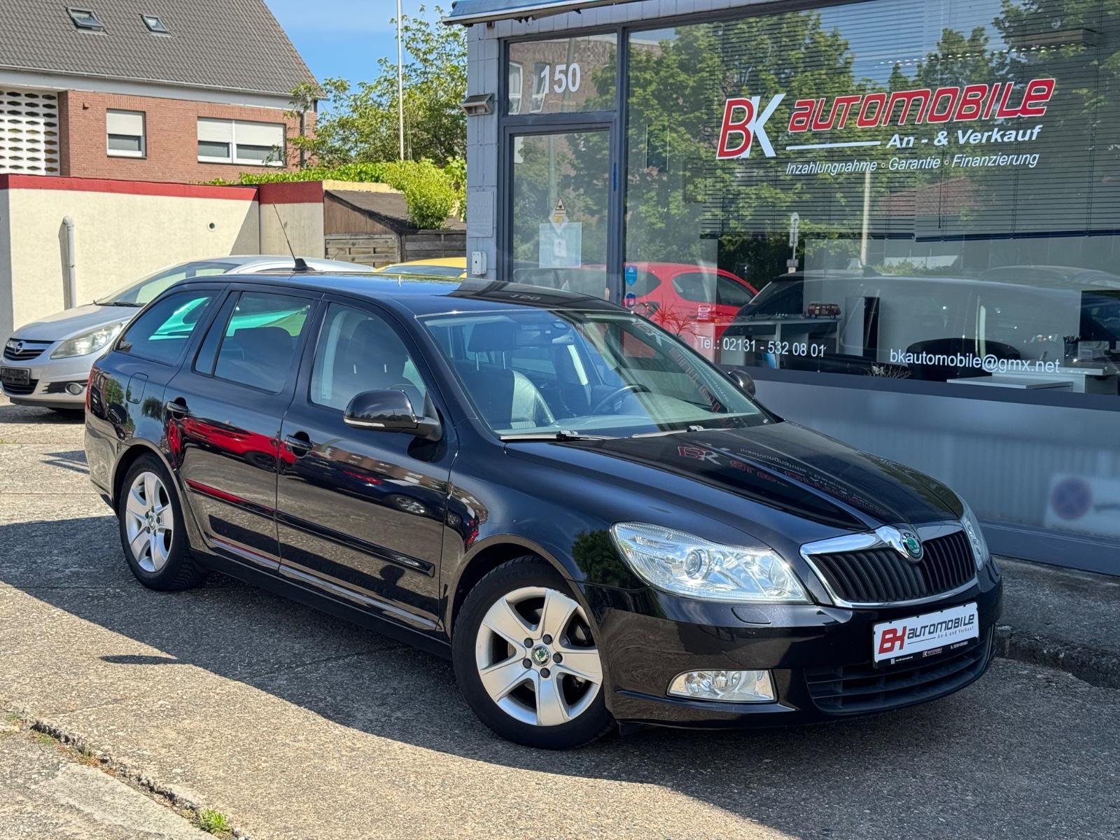 Skoda Octavia Combi Elegance Navi Leder PDC AHK