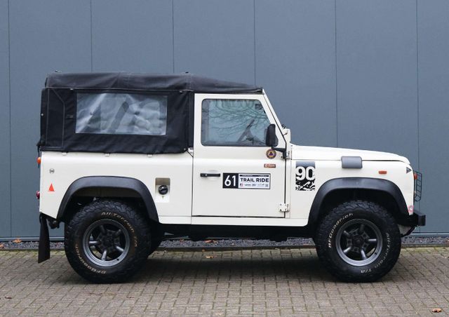 Land Rover Defender 90