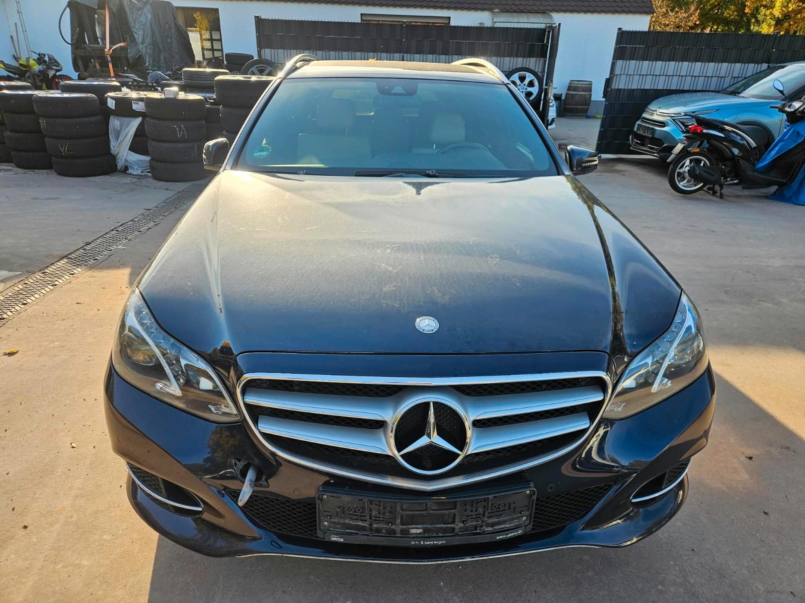 Mercedes-Benz E220 2013 — interior