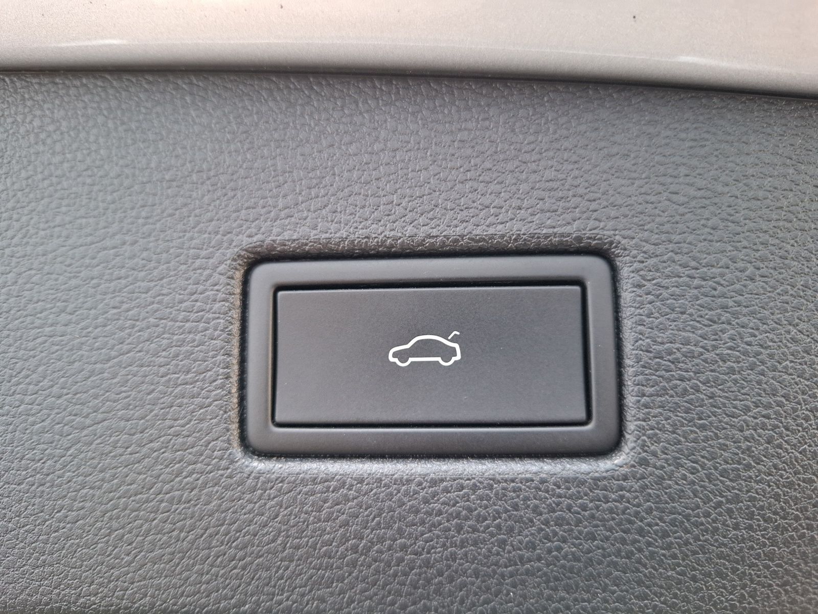 Fahrzeugabbildung Volkswagen Tiguan TSI Elegance DSG 4M Matrix Navi AID ACC R