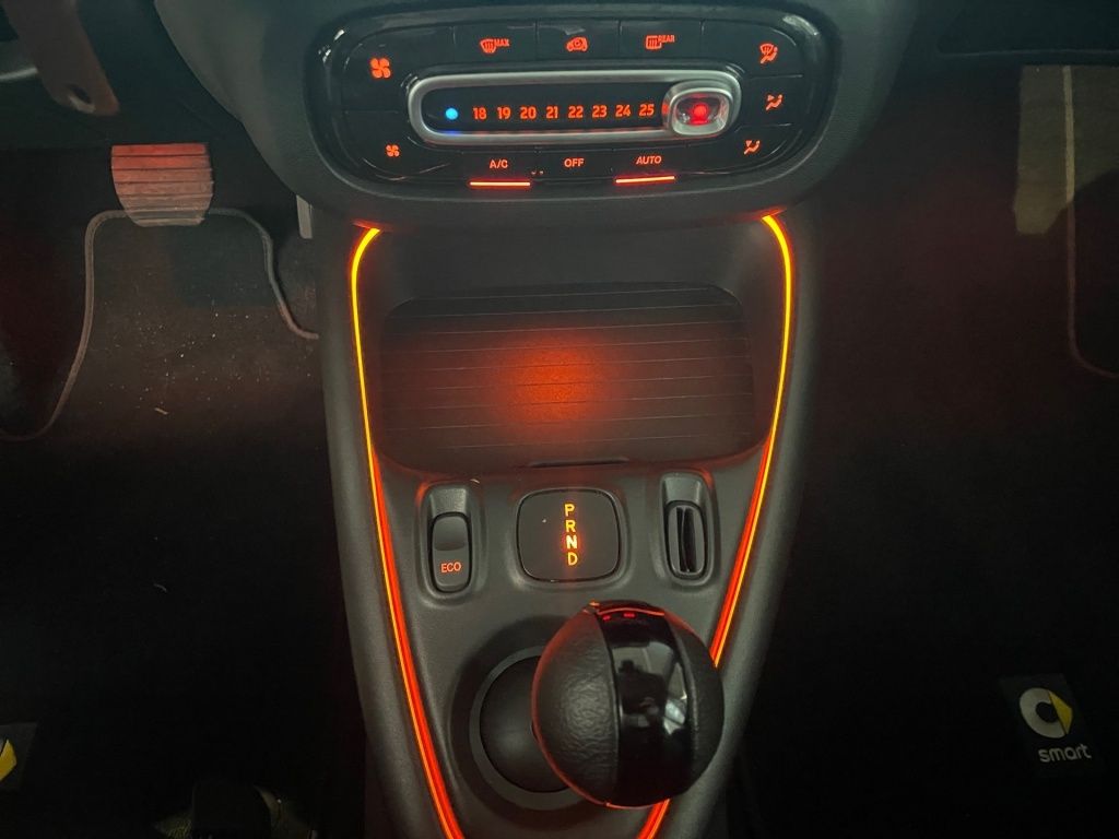 Fahrzeugabbildung Smart EQ ForTwo Exclusiv Pano LED Sound SHZ Navi KAM