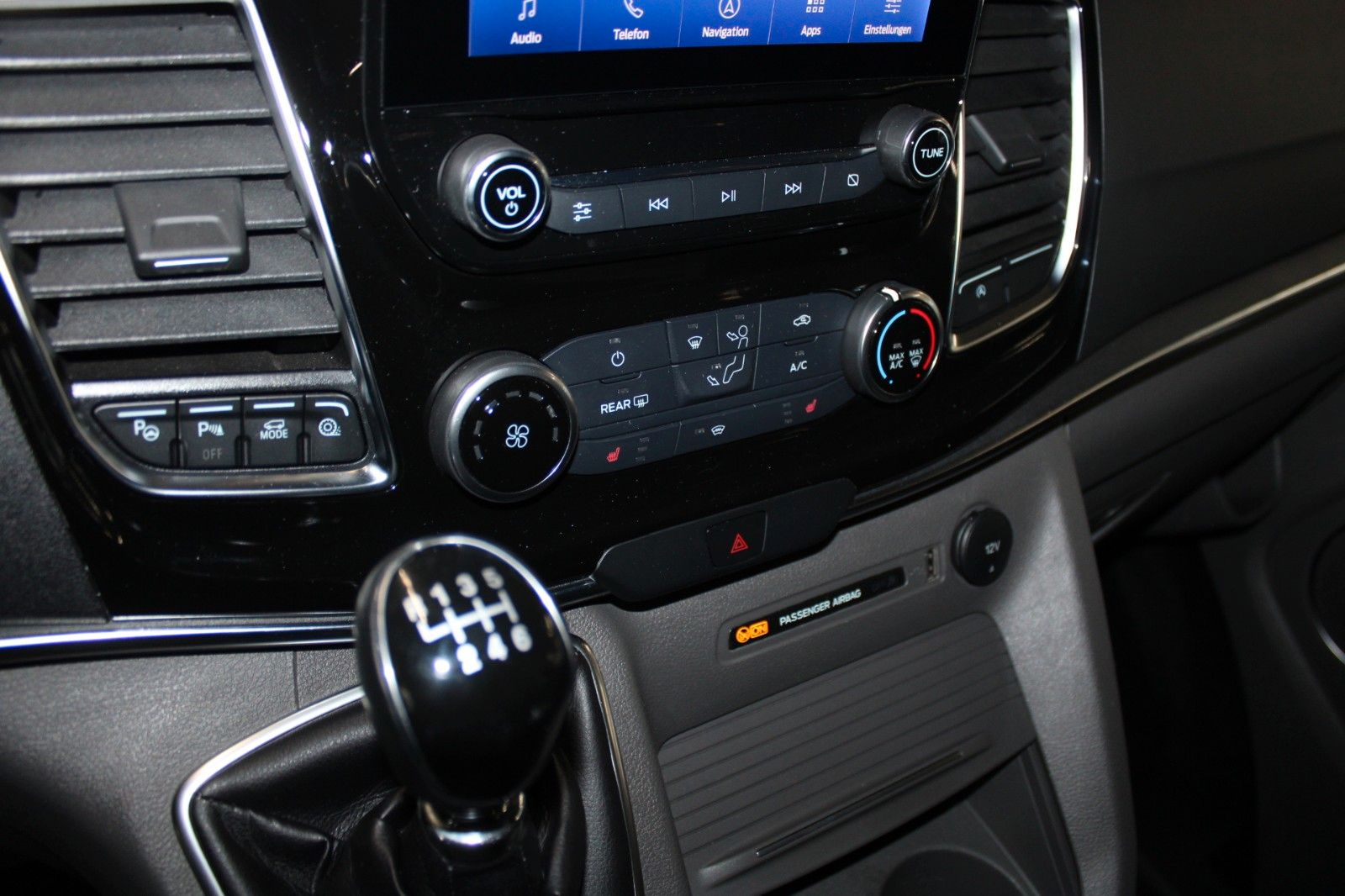 Fahrzeugabbildung Ford Tourneo Custom L2 Titanium X 8Si AHK STDHZ Leder