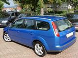 Ford Focus Turnier Titanium Xenon Sitzheiz PDC Sony - Ford Focus aus 2005: Turnier