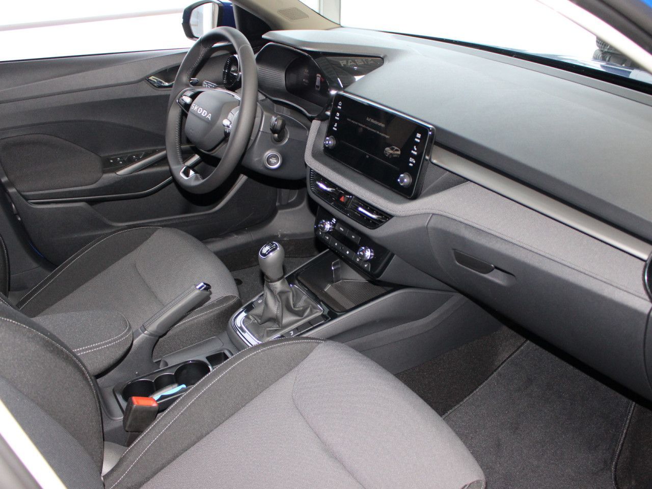 Fahrzeugabbildung SKODA Fabia 1.0 TSI Selection RFK/SHZ/APP/Keyless