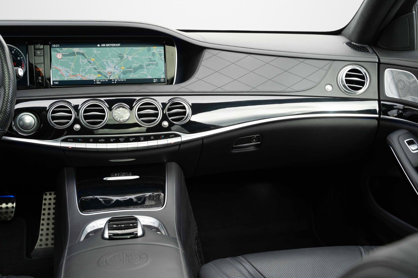 Fahrzeugabbildung Mercedes-Benz S 63 AMG L 4MATIC BURM PANO HUD LED DVD 360°