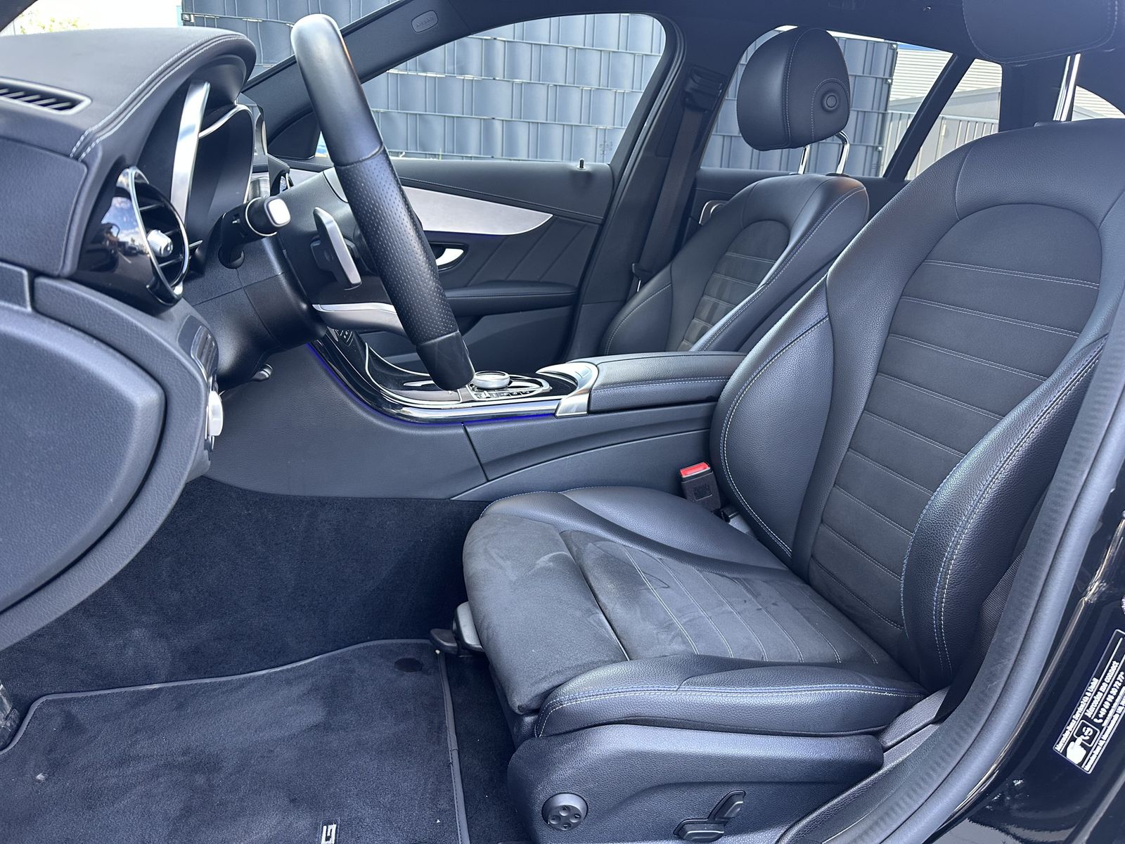 Fahrzeugabbildung Mercedes-Benz C 300de T AMG-Line NAV+LED+KAM+BURMESTER+CARPLAY