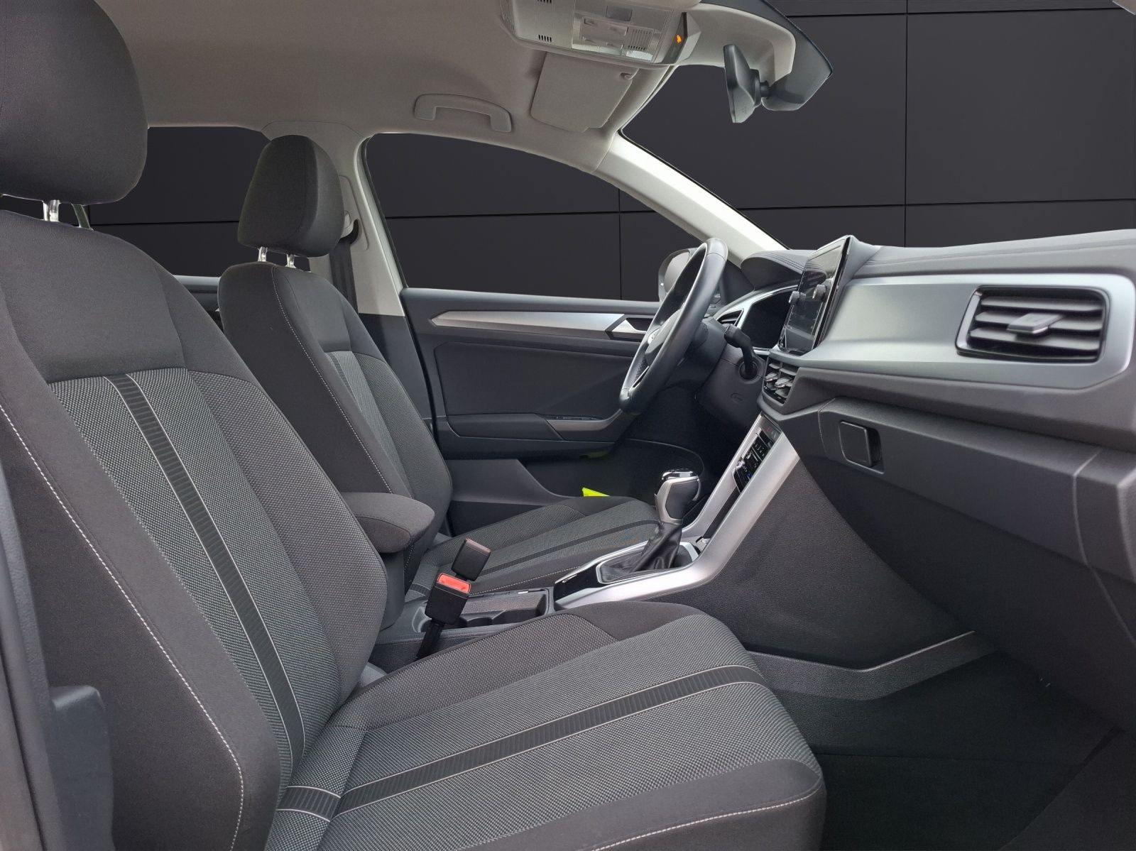 Fahrzeugabbildung Volkswagen T-Roc TSI Life  DSG LED Navi AID ACC RFK SH