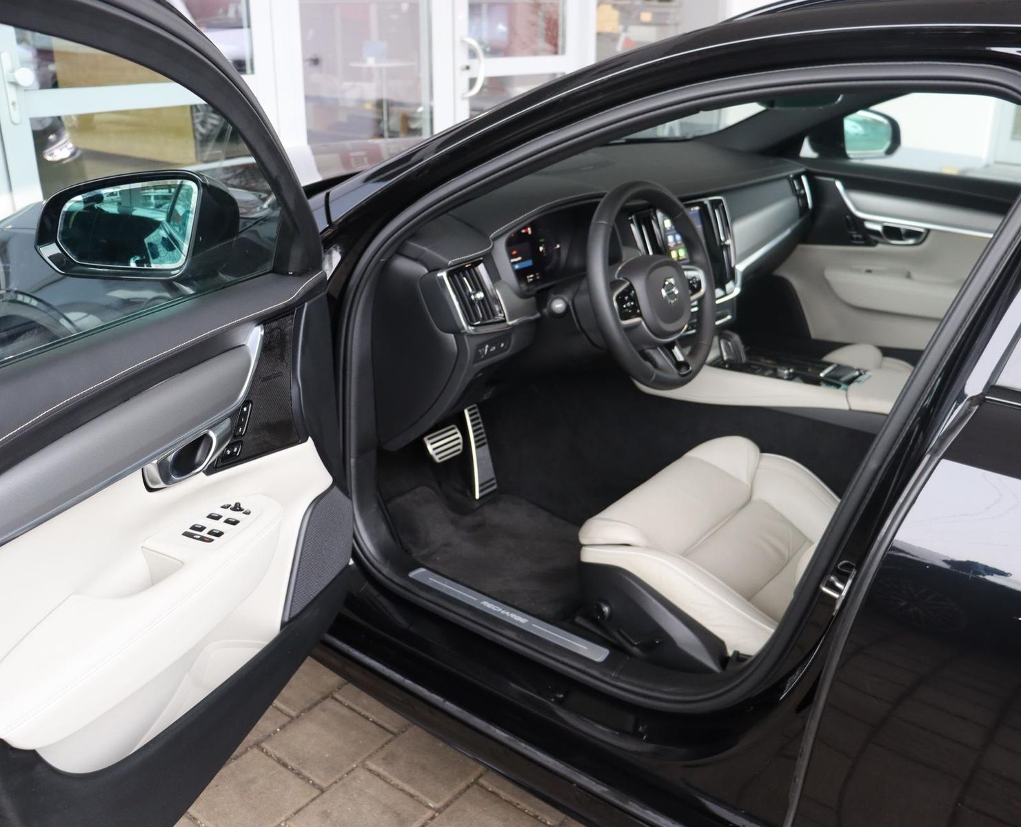 Volvo V90 T8 R Design Twin-Engine Hybrid AWD Pano HK foto 3