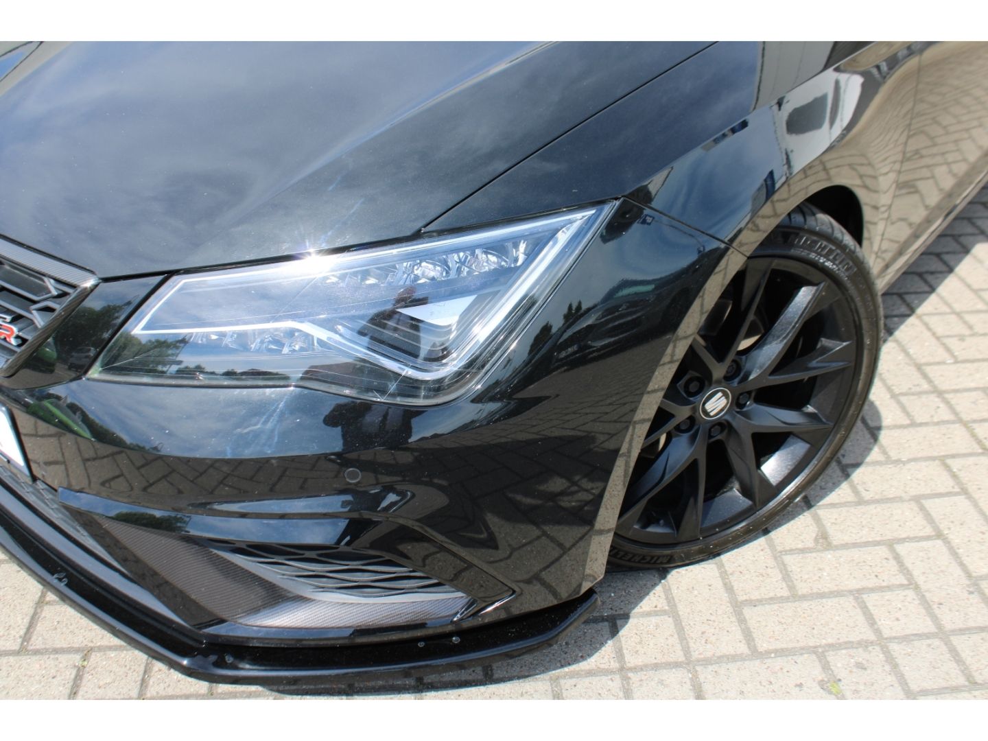 SEAT Leon FR 2.0 TDI Beats ACC LED H&R Pano Navi DAB - Image 29