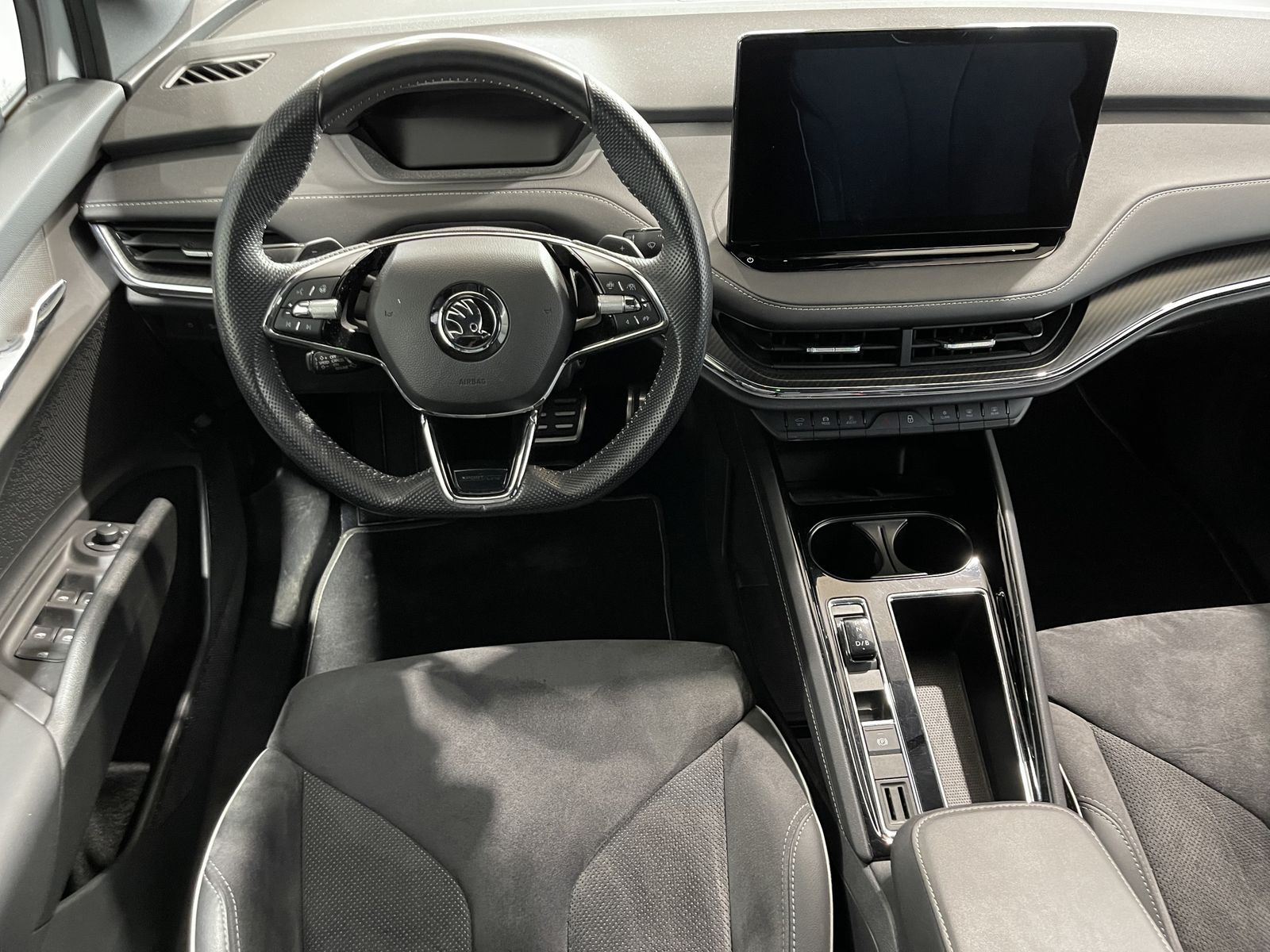 Fahrzeugabbildung SKODA Enyaq Sportline*AHK*Matrix*Alcantara**HUD*WP*