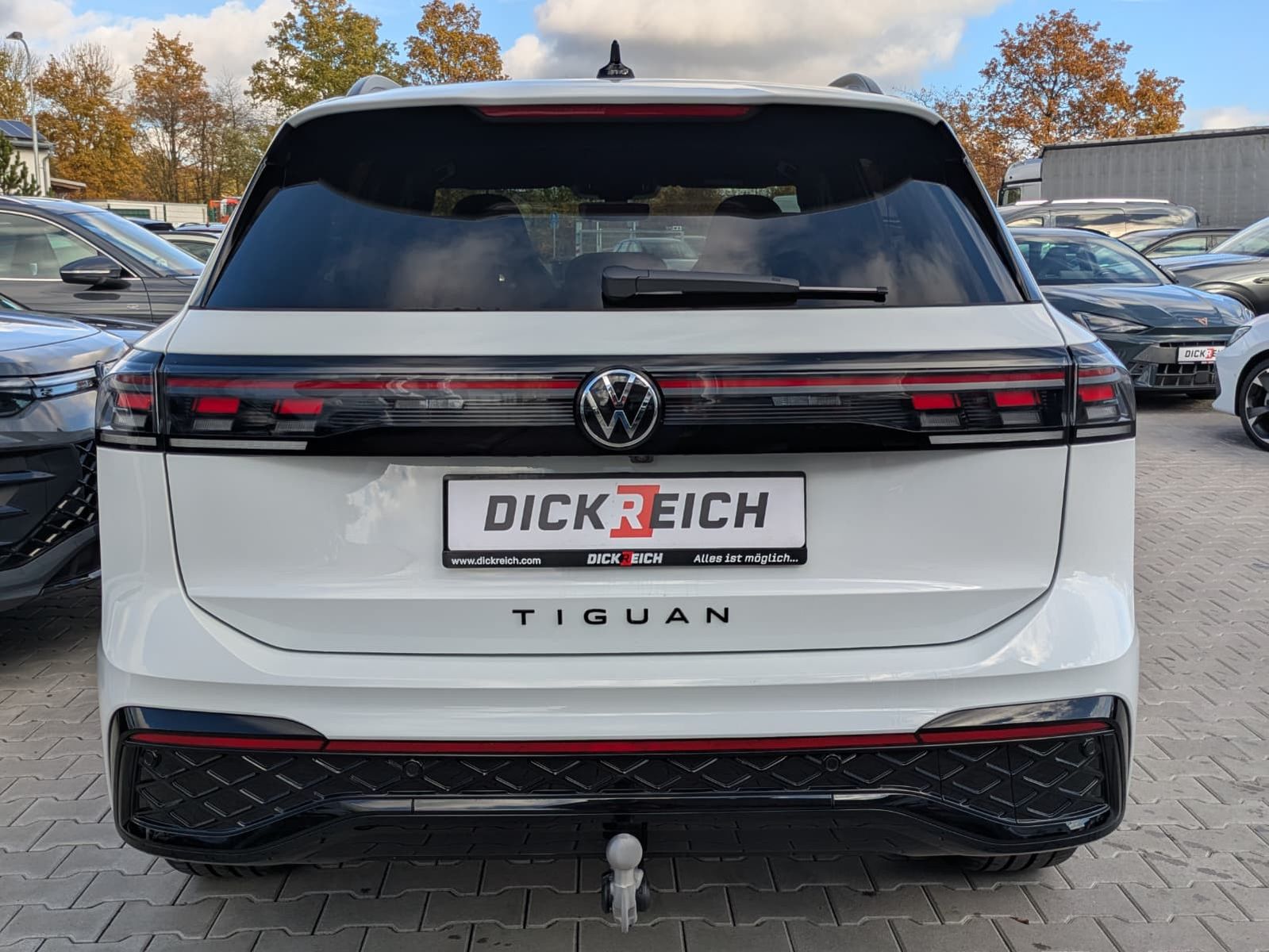 Fahrzeugabbildung Volkswagen Tiguan 2.0 TDI 4M R-Line PANO*H&K*AHK*MATRIX*20"