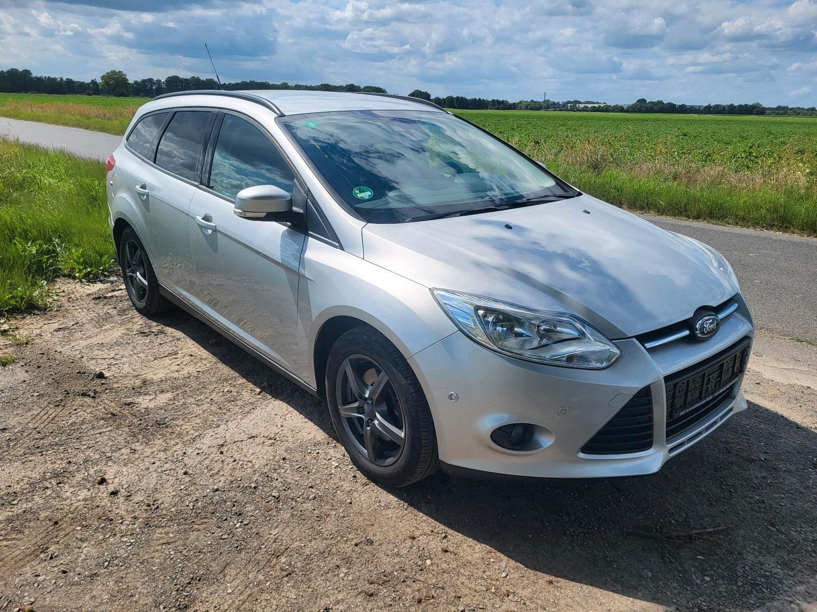 Ford Focus 2014 — rear view