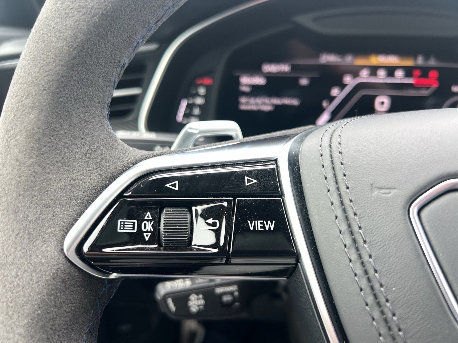 Fahrzeugabbildung Audi RS 6 Avant ASG 3 J./150t km RS-Dynamikpaket plus