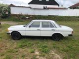 Mercedes-Benz 200 D - Mercedes-Benz aus 1984 mit Diesel-Antrieb
