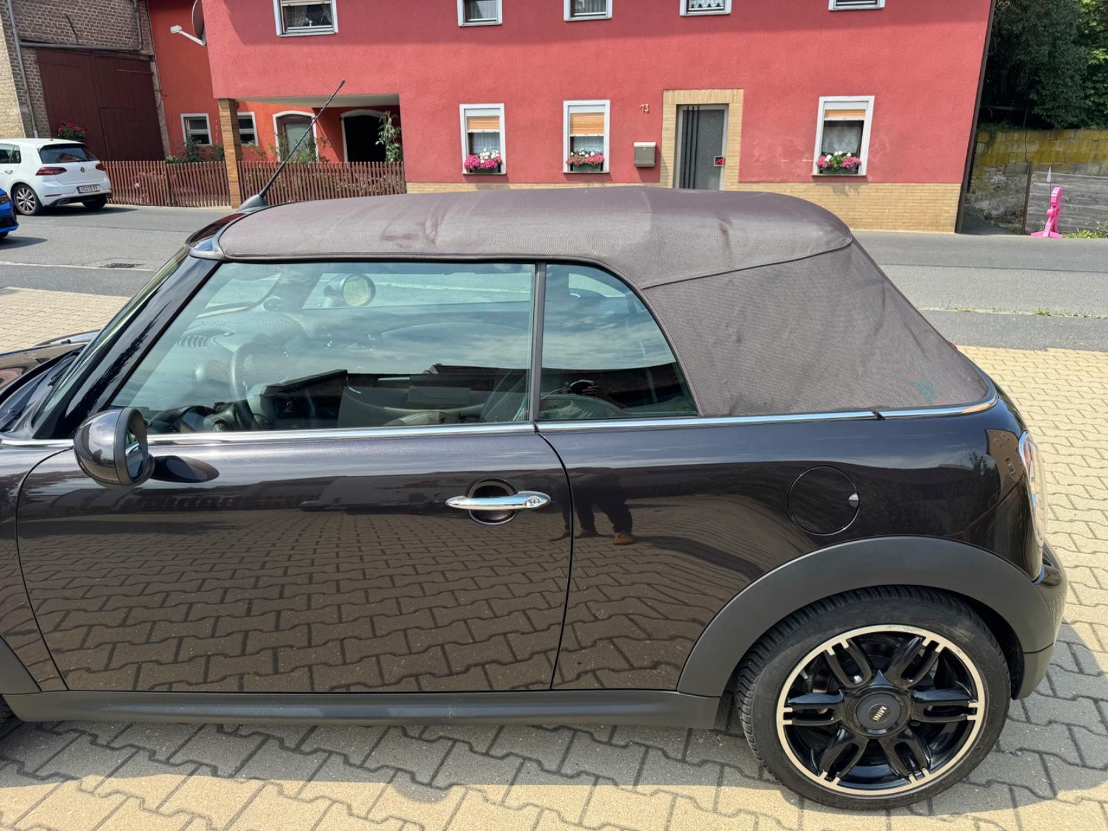 MINI Cooper S Cabrio Highgate Leder Bi-Xenon PDC Temp