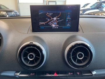 Audi A3 ambiente *BI-XENON*NAVI*TEMPOMAT*SZHZ*KLIMA*