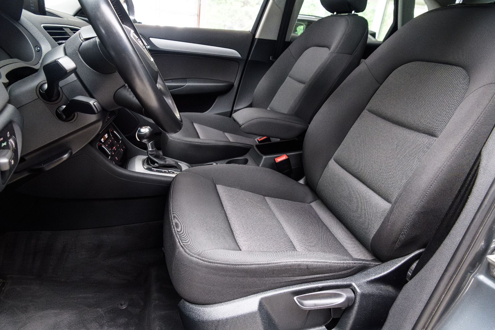 Fahrzeugabbildung Audi Q3 1.4l 110kw S-Line +AHK +Pano +Navi