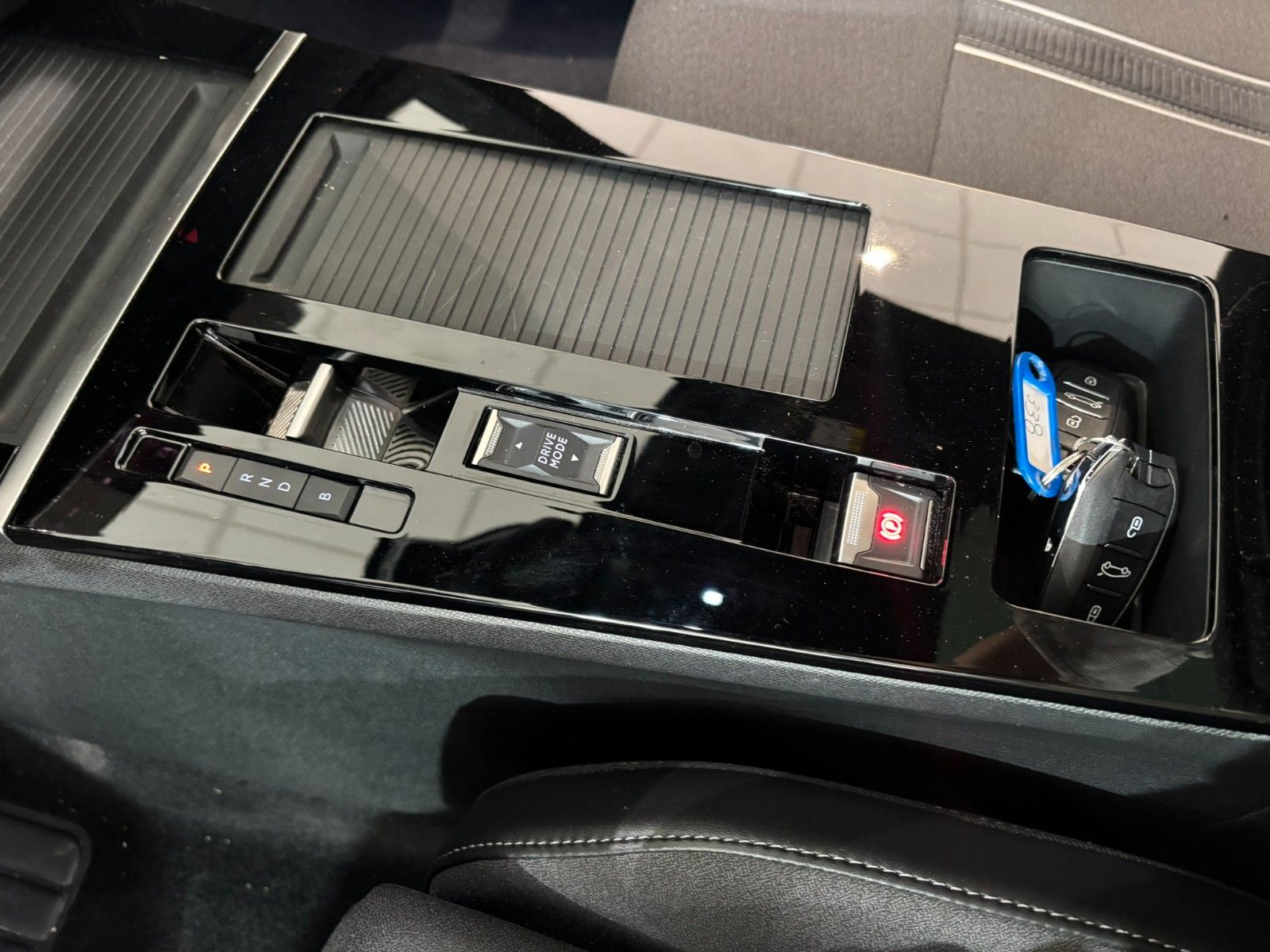 Fahrzeugabbildung Opel Astra L Lim. 1.6 HYBRID ULTIMATE NAVI/360°/SPORT