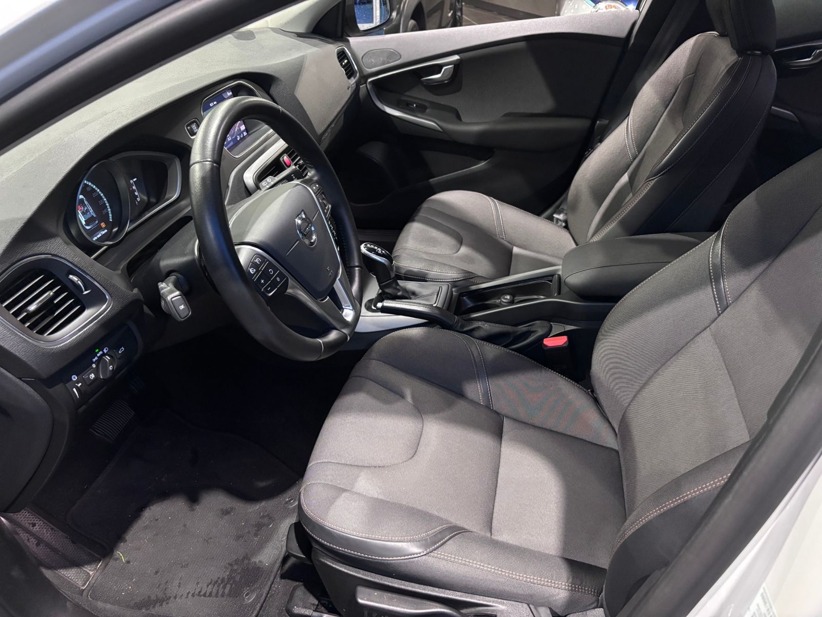 Fahrzeugabbildung Volvo V40  Cross Country Plus KLIMA LED NAVI ALU