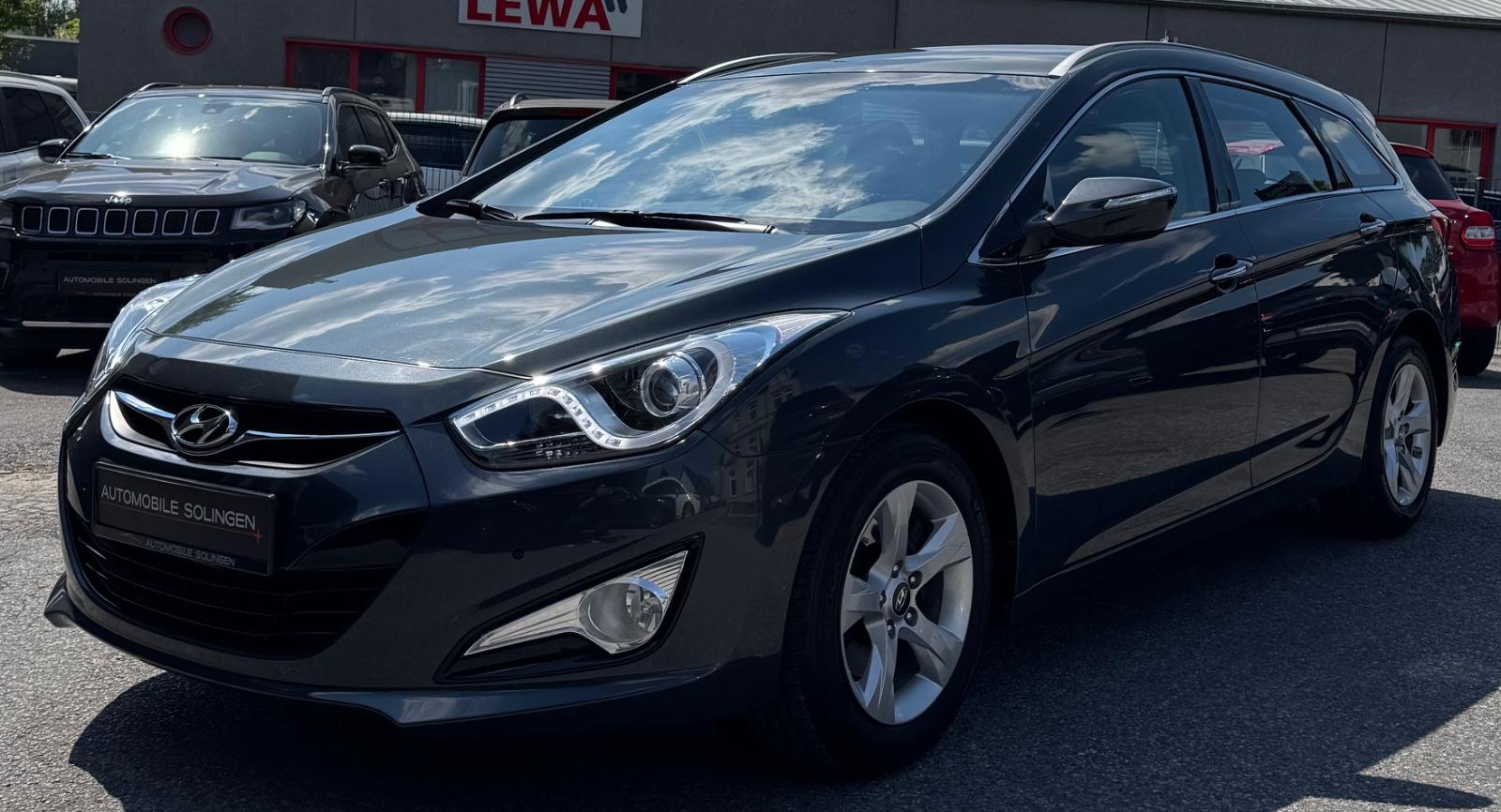 Hyundai i40 cw FIFA World Cup Edition NAV+PDC+RFK+SHZ+WR