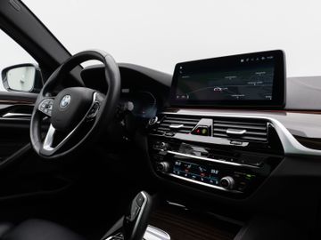 Fahrzeugabbildung BMW 530d xDr Tour Luxury Line ACC H/K Panorama DAB