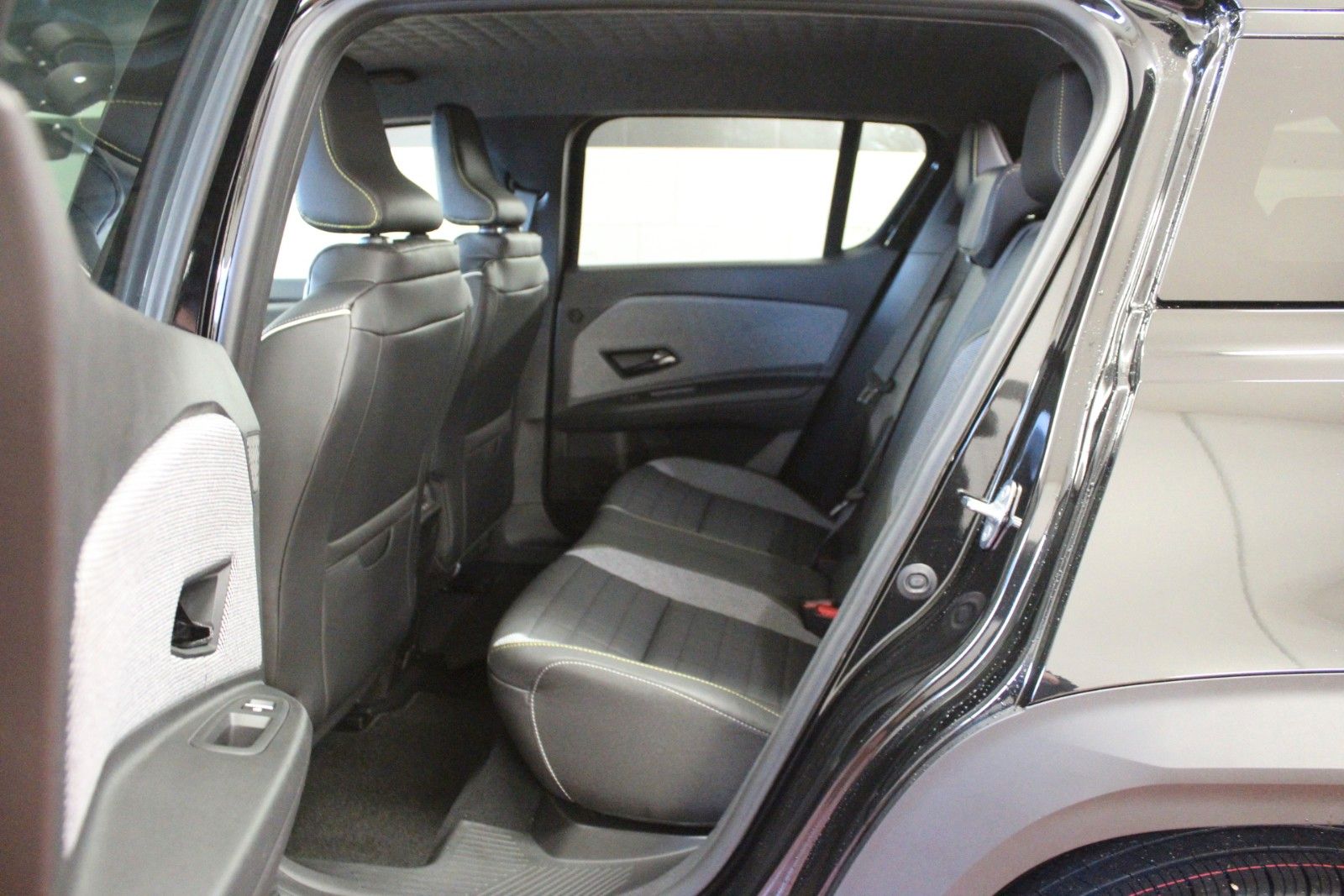 Fahrzeugabbildung Renault R 4 E-Tech 150 Comfort Range Iconic *Vollausst.*