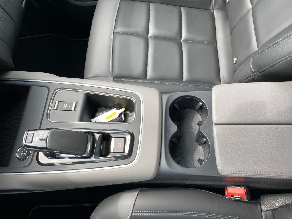 Fahrzeugabbildung Citroën C5 Aircross Hybrid 225 Automatik SHINE PACK