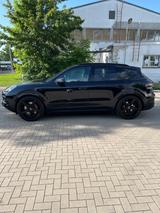 Porsche Cayenne S Luft Pano Chrono Nachts.  Burmester