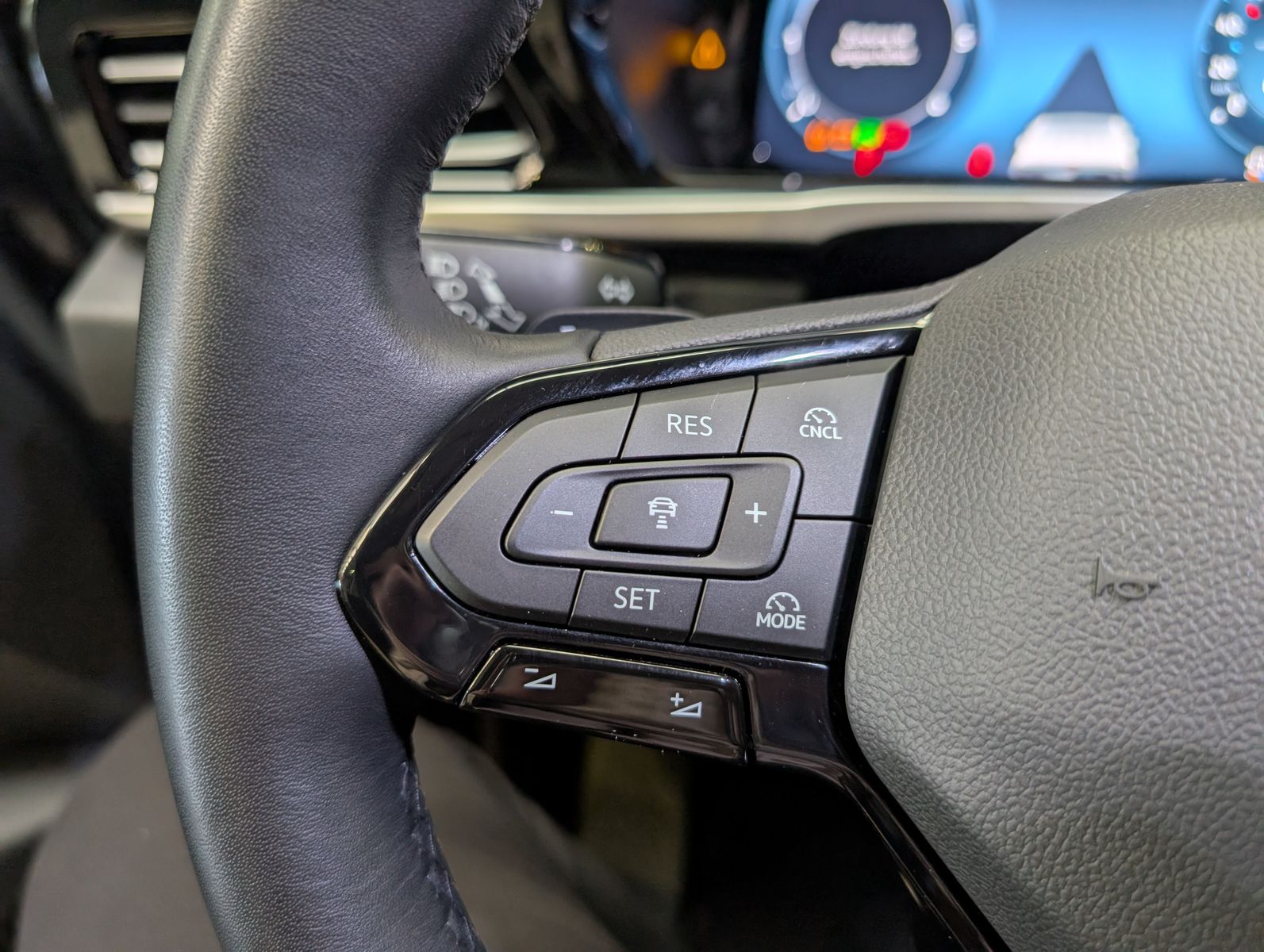 Fahrzeugabbildung Ford Tourneo Connect L2 Titanium 7-Sitze Bi-LED Cam A