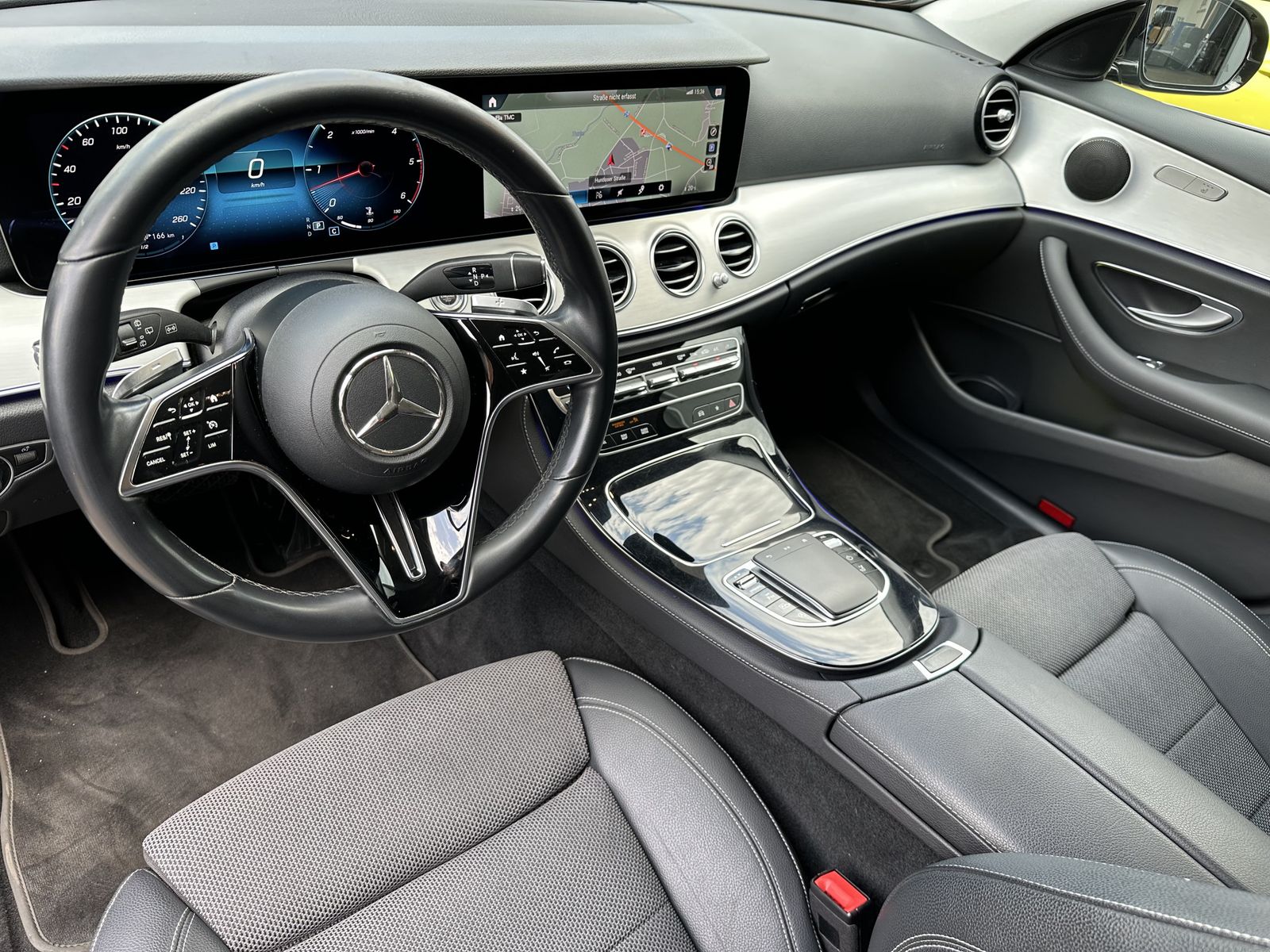 Fahrzeugabbildung Mercedes-Benz E 400d T Avantgarde 4Matic NAV+LED+KAM+19ZO+1HD