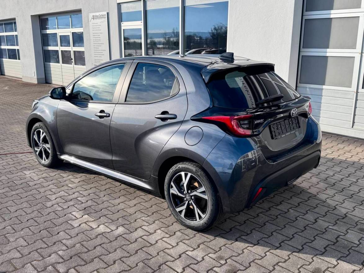 Toyota Yaris - 1,5 l Hybr Teamplayer + Comf. Paket imagem 3