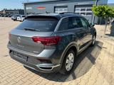 Volkswagen T-Roc Sport 4Motion*Kamera*LED*AHK*Navi*ACC*2.Hd - Volkswagen T-Roc mit Benzin-Antrieb: Grau