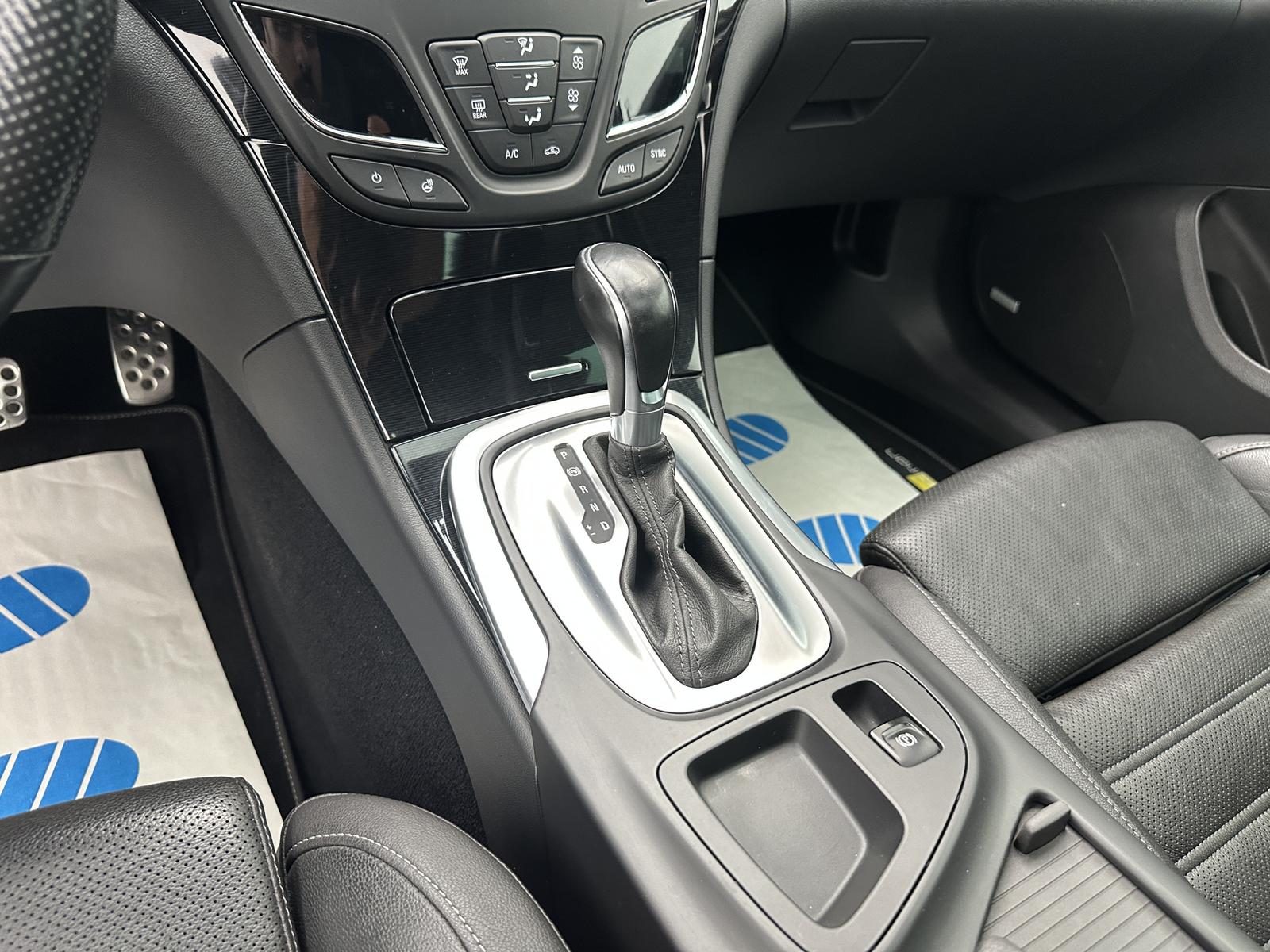 Opel Insignia Sports Tourer 2.0 Turbo 250 ch BVA – OPC Line – Toit pano Cuir ventilé