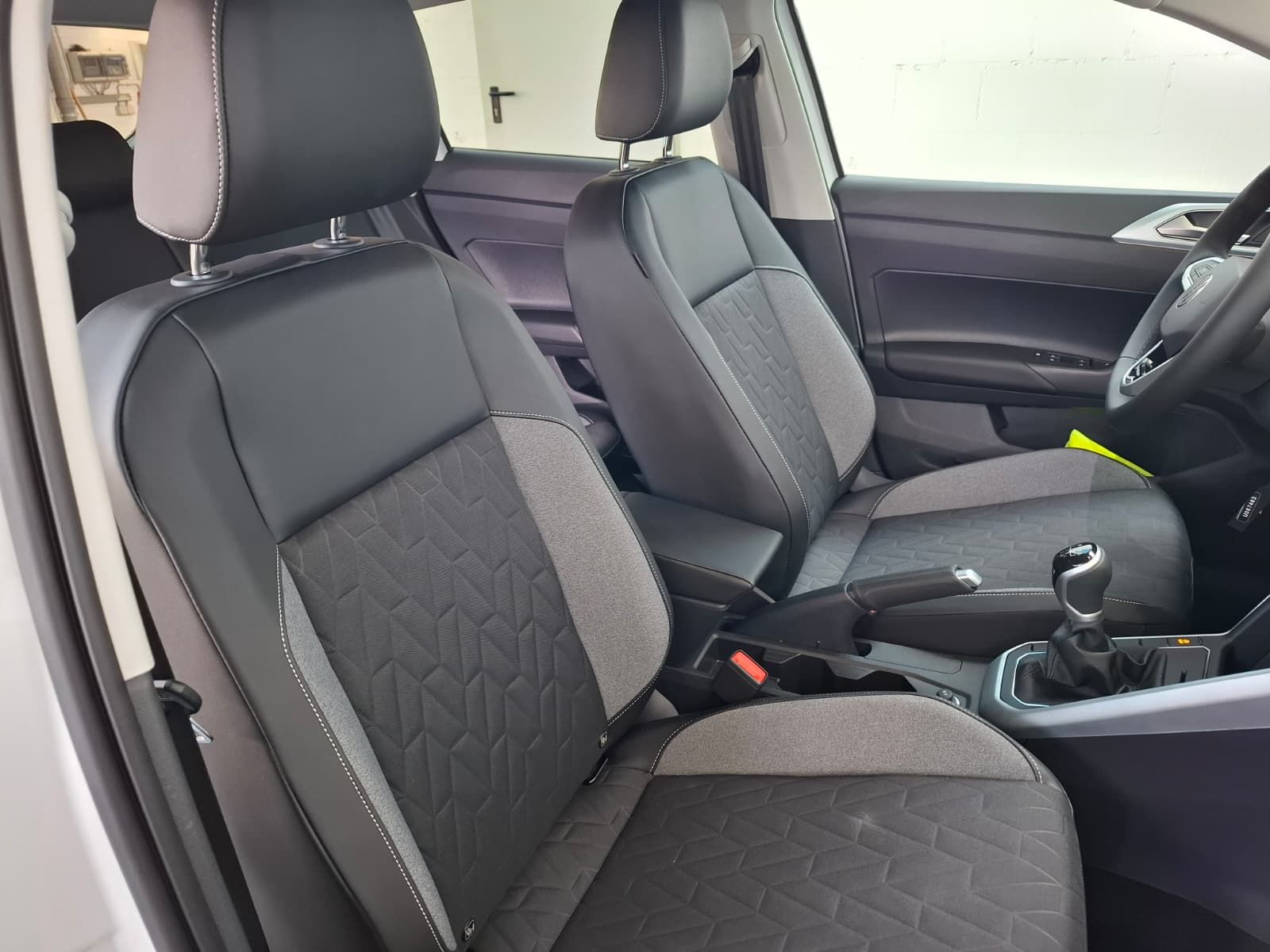 Fahrzeugabbildung Volkswagen Polo VI Energy 1.0 TSI +LED + ACC + TravelAssist