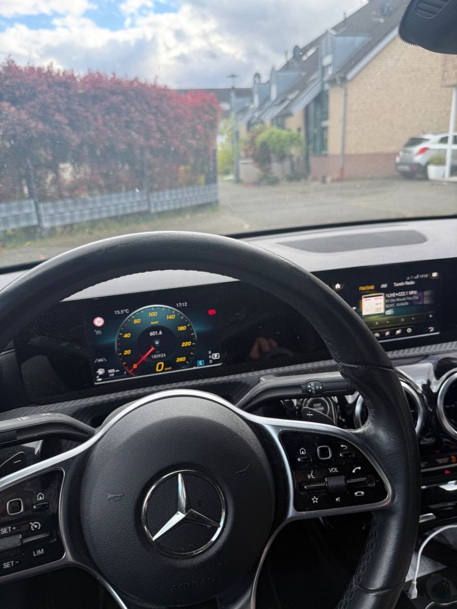 MERCEDES-BENZ A 180 d DCT -