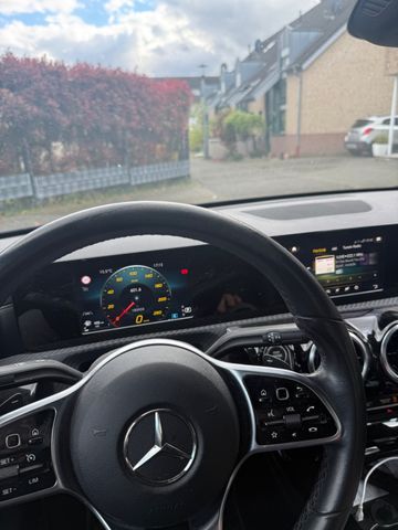 MERCEDES-BENZ A 180 d DCT -