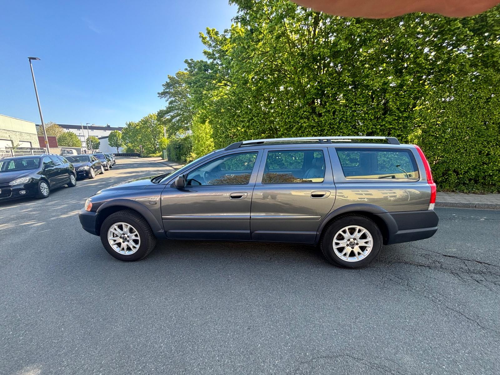 Volvo XC70 2004 — interior
