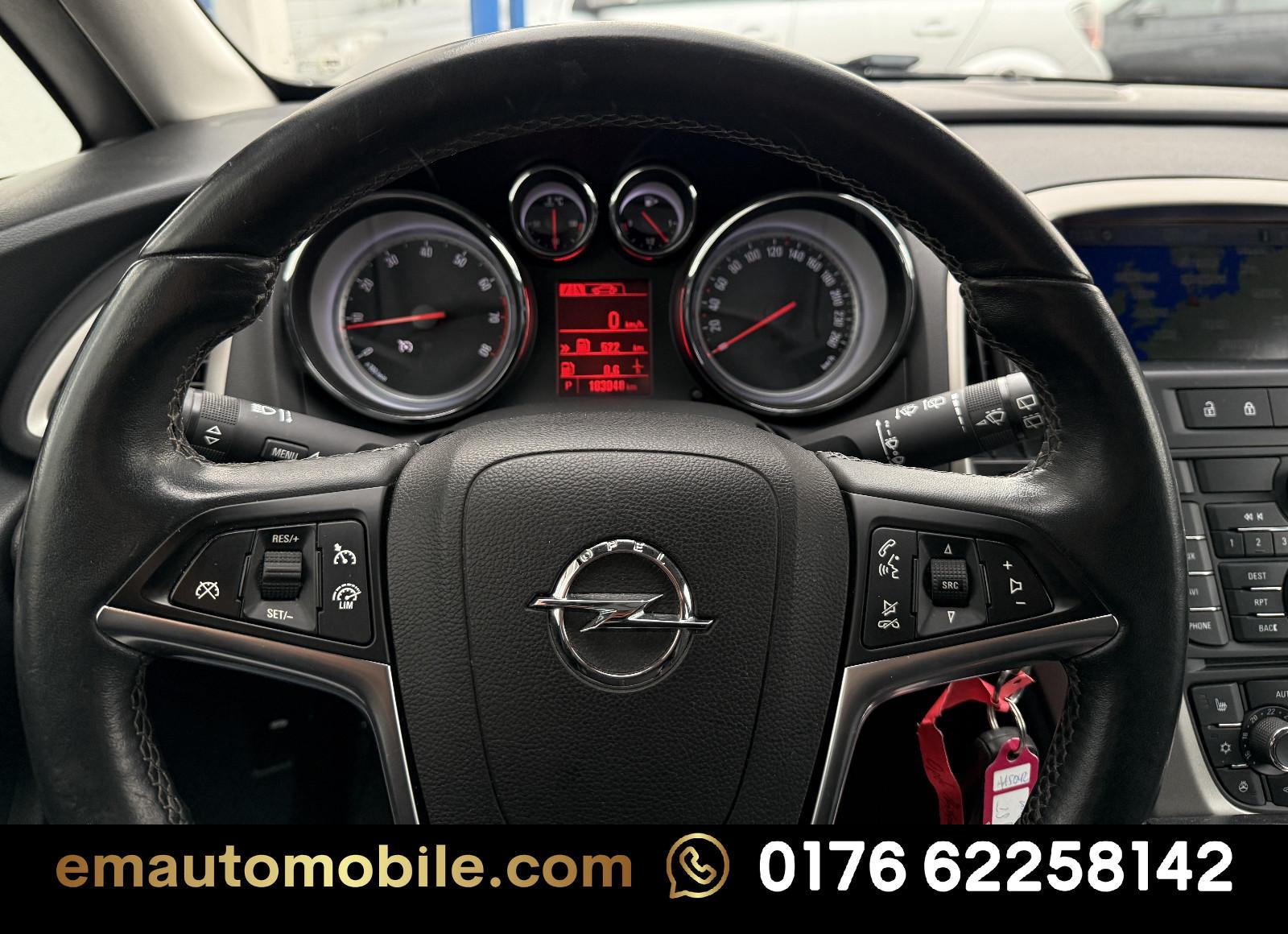 Opel Astra 2012 — photo 14