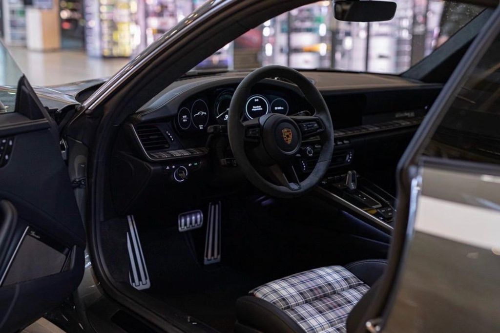 Image of Porsche 992