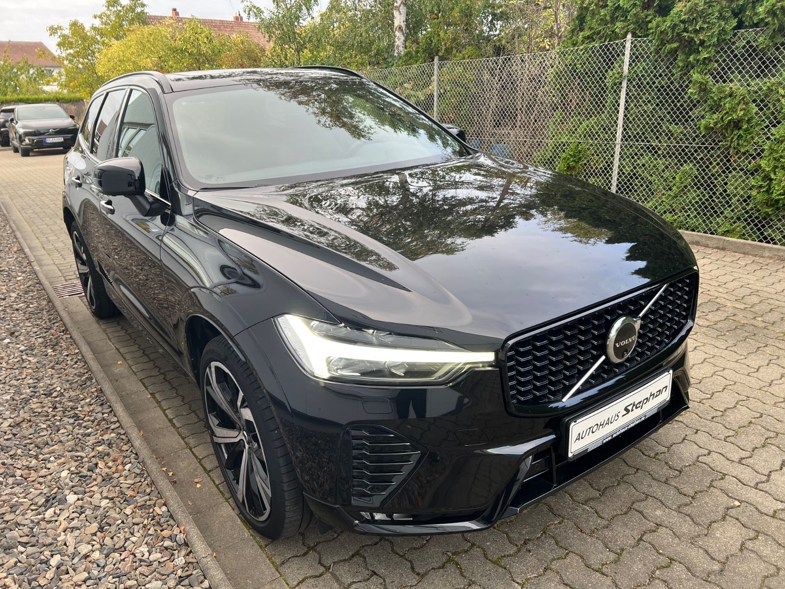 Volvo XC60 B4 Diesel Automatik AWD Plus Dark AHK foto 3