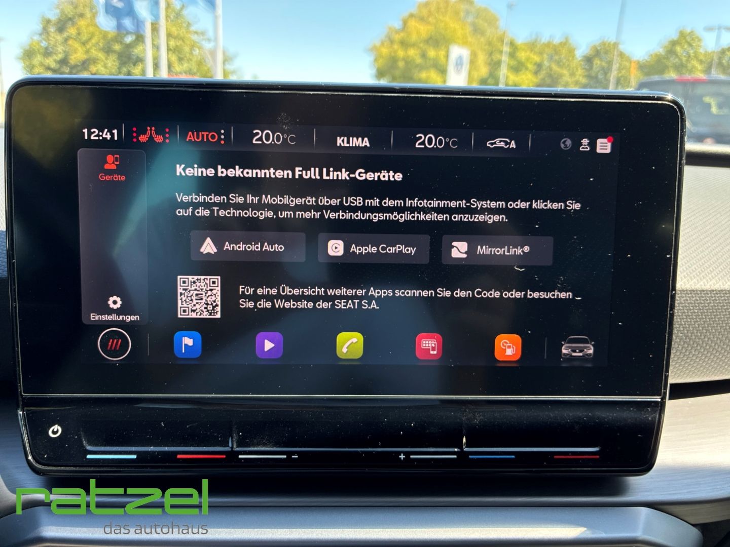 Fahrzeugabbildung SEAT Leon FR 1,5 eTSI 110 AHK Navi LED Digitales Cock