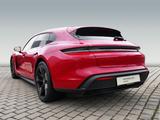 Porsche Taycan Sport Turismo - rote Porsche Taycan