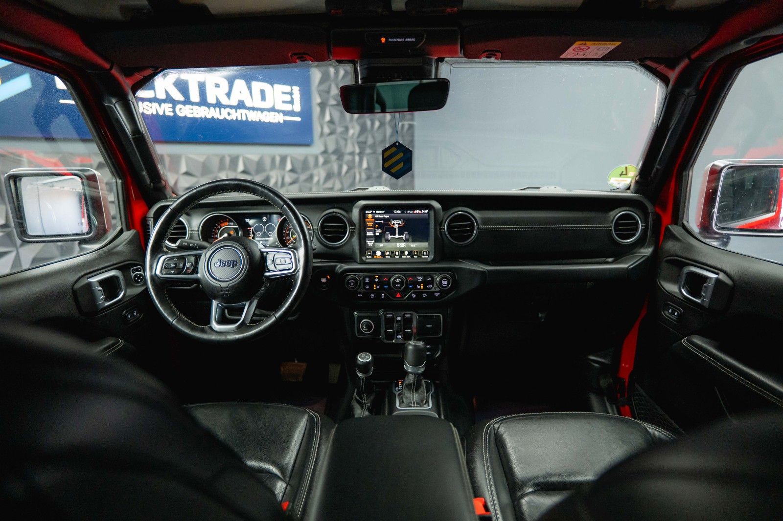 Fahrzeugabbildung Jeep Wrangler Unlimited Sahara OVERLAND 4x4 *LED*ACC*