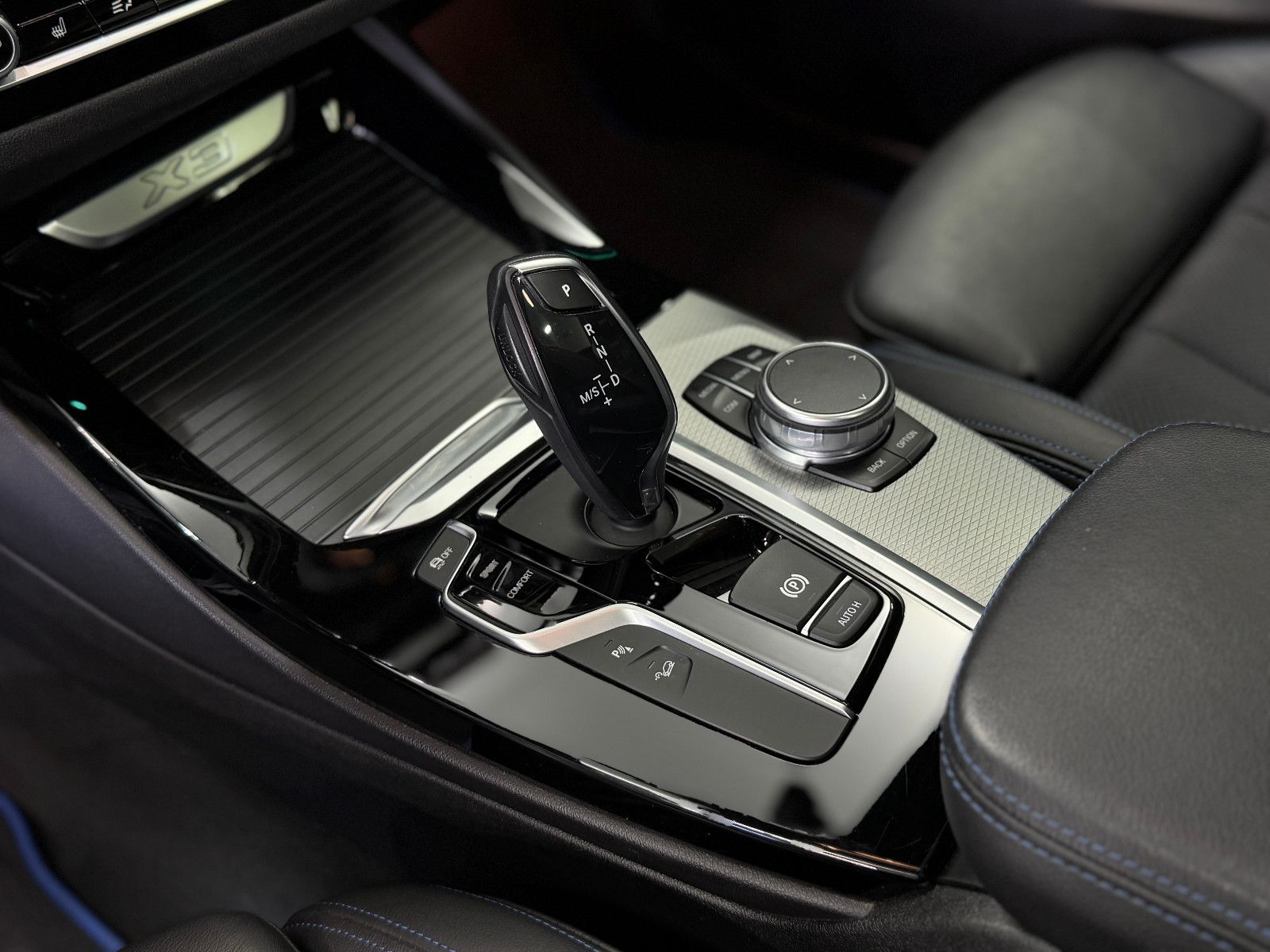Fahrzeugabbildung BMW X3 xDrive 25 d M Sport |HiFi|AHK|HuD|PANO|ACC