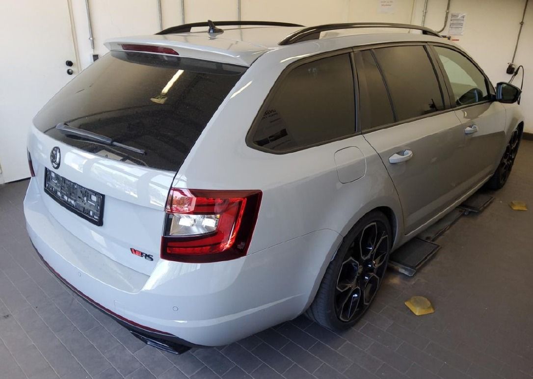 Fahrzeugabbildung SKODA Octavia Combi 20TSI DSG RS60 Sondermodell limit.