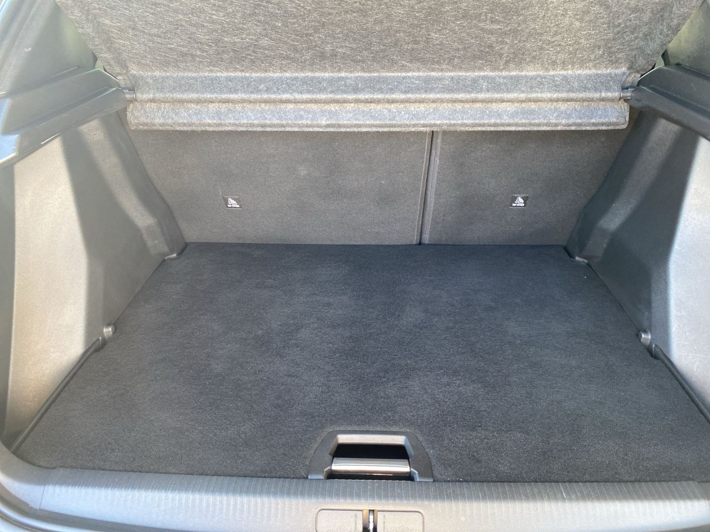 Fahrzeugabbildung Peugeot 2008 Allure 1.2 PureTech 130 EU6d