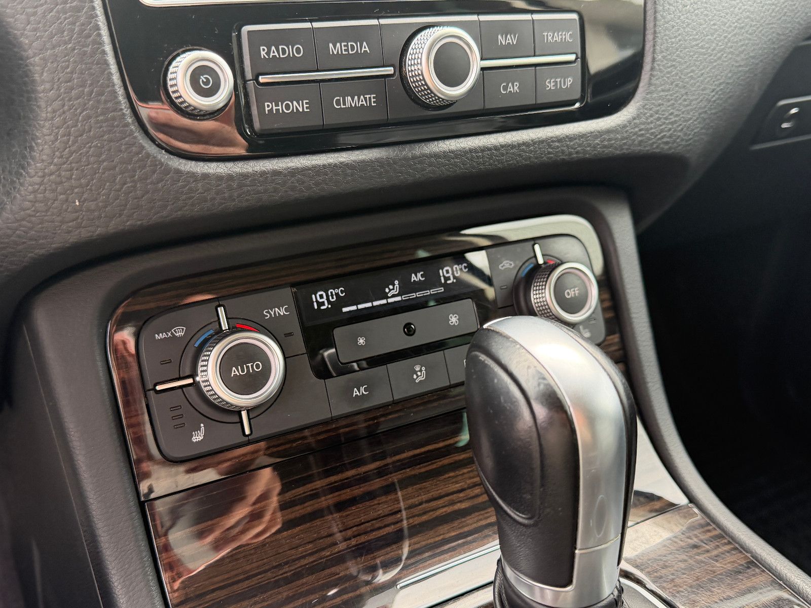 Fahrzeugabbildung Volkswagen Touareg V6 TDI BMT/Terrain Tech 4Mot/NAVI/LEDER